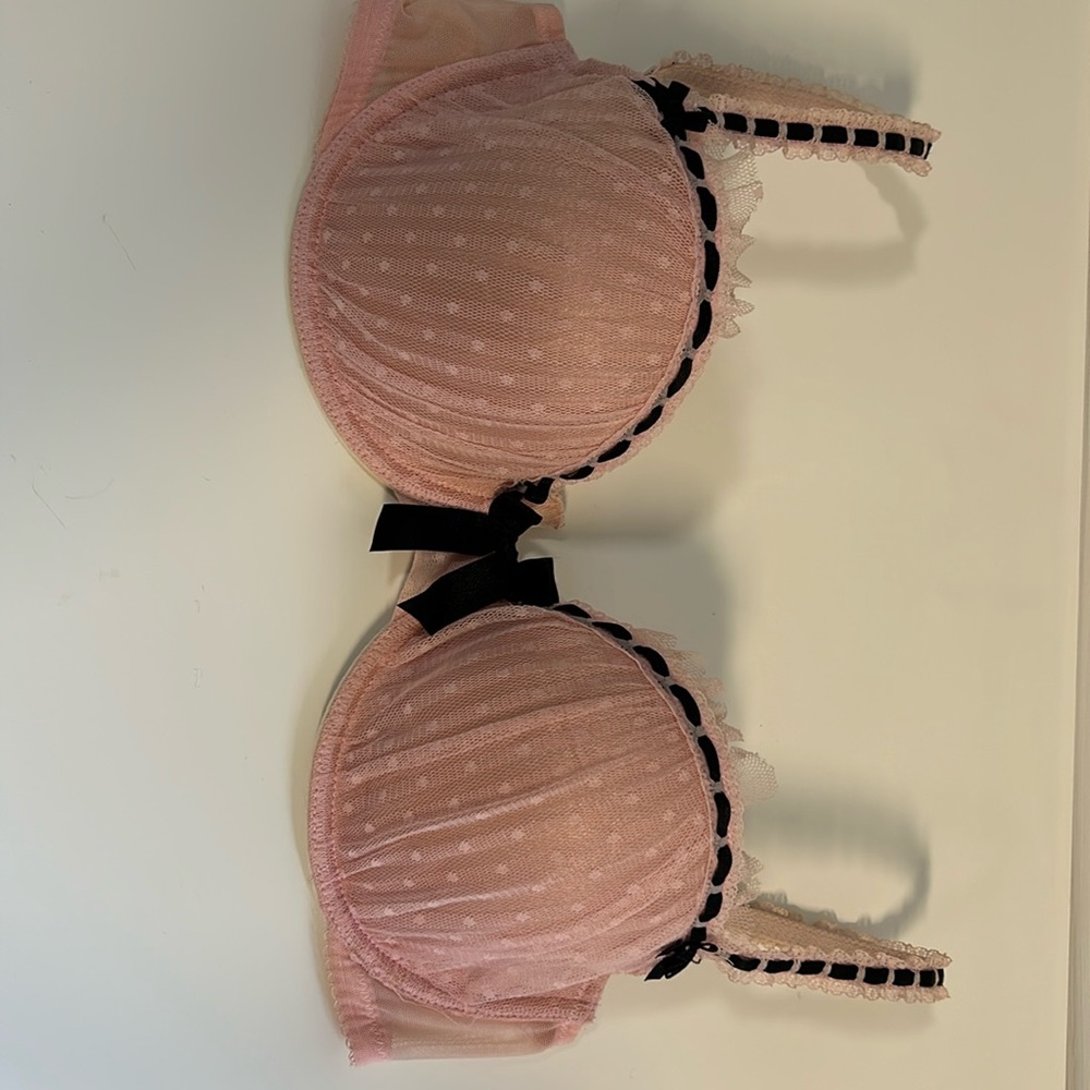 NWOT La Senza pink and black lace bra 34D Valentine’s Day